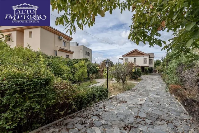 Gran casa con parcela y piscina en Cájar — 31