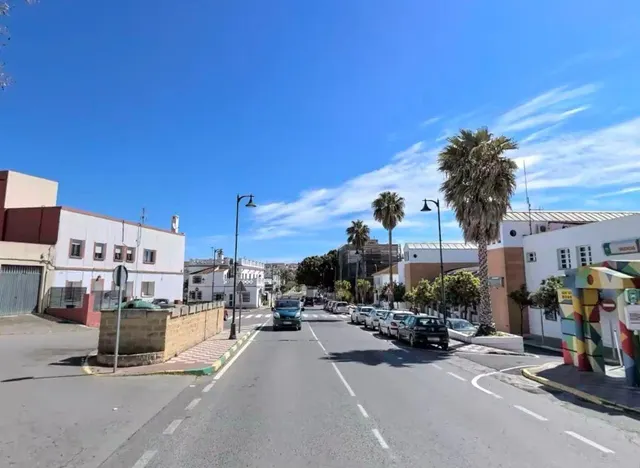 ¡BAJO EN VENTA EN LOS BARRIOS! — 14