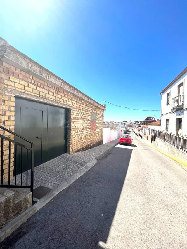 CHALET CON PISCINA EN LA LOCALIDAD DE GERENA, PARA TERMINAR. - foto 4