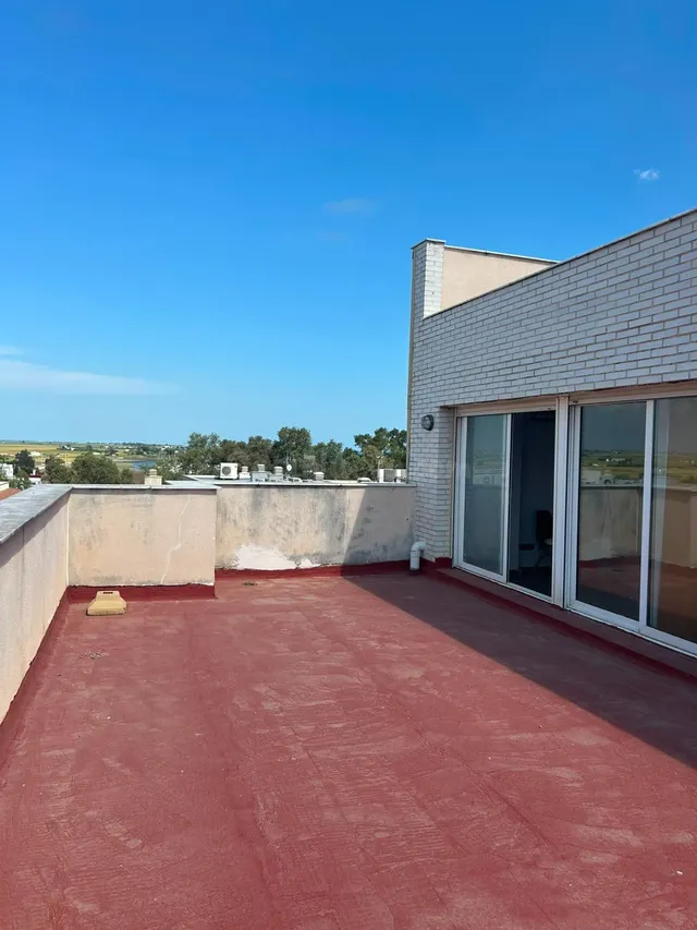 Ático con Amplia Terraza en el Corazón de Sant Carles de la 