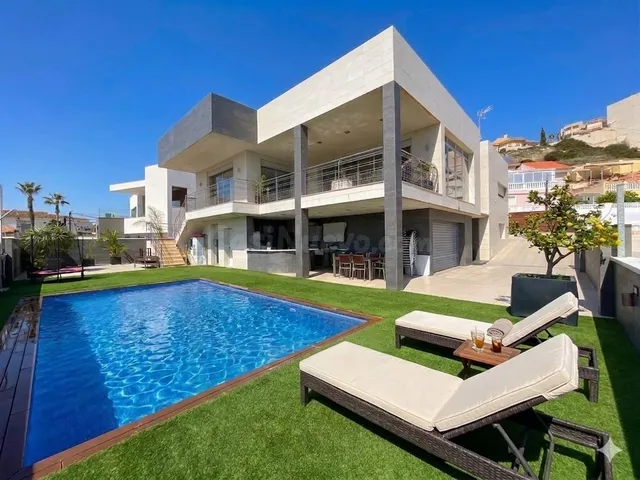 LUJOSO CHALET EN BOLNUEVO, UNA JOYA PARA VIVIR CON VISTAS AL