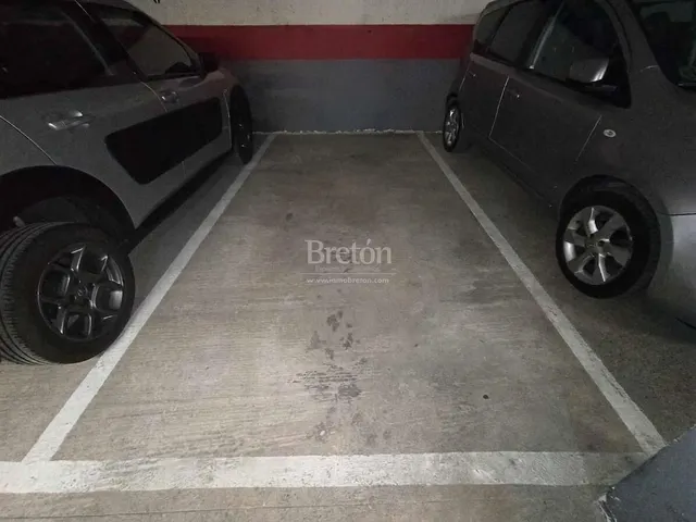 Interesante piso, incluye plaza de garaje, Sector Universidad. — 32