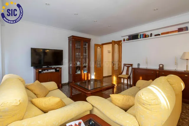 Se vende amplio piso en zona céntrica de Torrent — 3