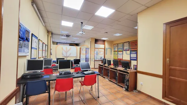 LOCAL EN ALQUILER totalmente acondicionado en Via Roma en Se - foto 4