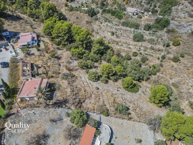 FINCA CON VISTAS AL MAR · DOBLE ACCESO · A 2 MINUTOS DE LA PLAYA · GRAN POTENCIAL RESIDENCIAL — 14