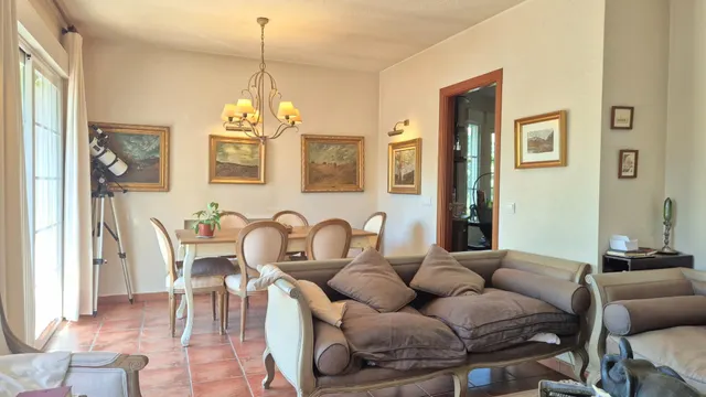 Precioso chalet con espectacular piscina y jardín autóctono — 45