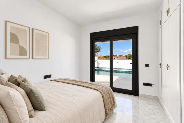 Villa independiente renovada, cerca a Mijas, con piscina privada y 5 dormitorios — 15