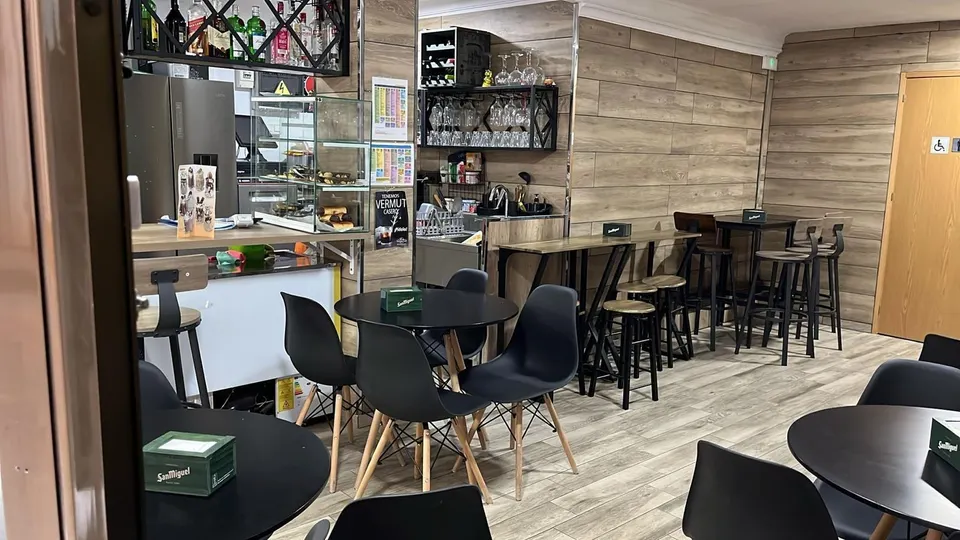 Se vende local comercial en pleno centro de Antequera