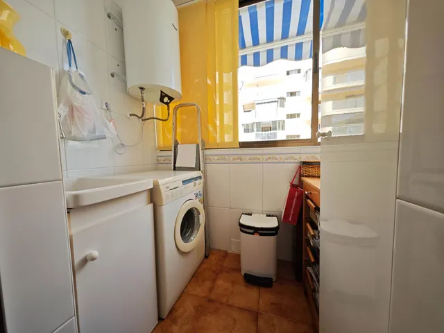 PISO CENTRICO EN FUENGIROLA CON VISTAS LATERALES AL PUERTO JUNTO A LA PLAYA. PERFECTO ESTADO — 21