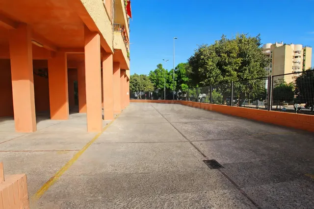 PISO CON PLAZA DE APARCAMIENTO Y TERRAZA EN SAN JOAQUIN — 3