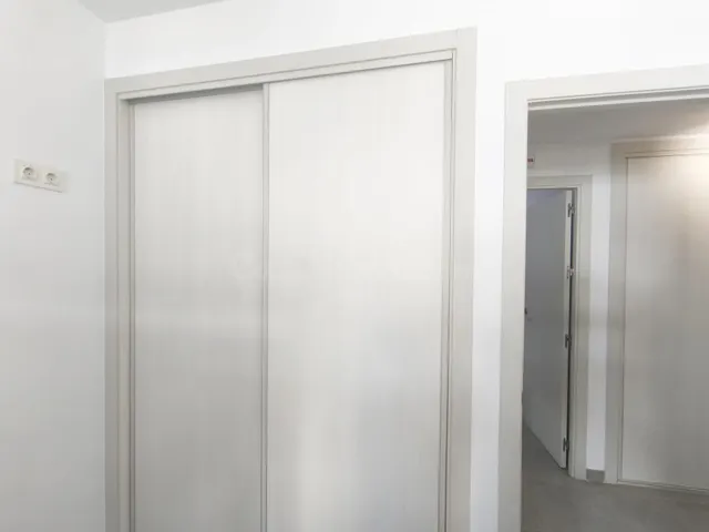 Amplio apartamento de 3 dormitorios a 600 metros de la playa y servicios — 17
