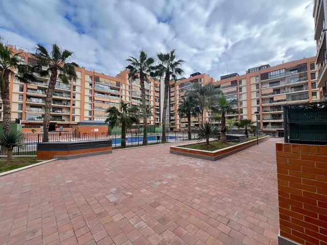 GRAN PISO DE 6 DORMITOTIOS CON PISCINA — 26