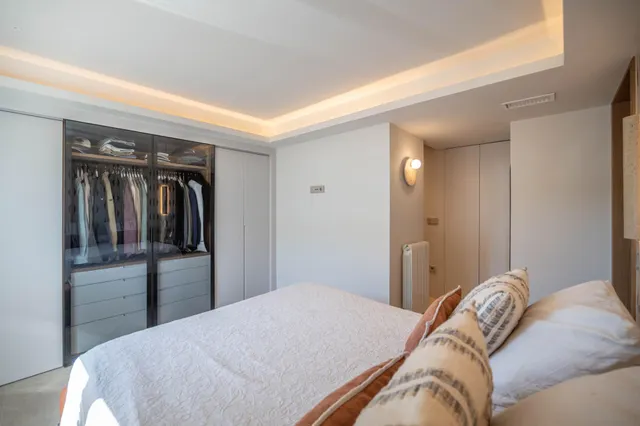 Impresionante Vivienda de Lujo con Diseño Moderno y Comodidades Exclusivas — 32
