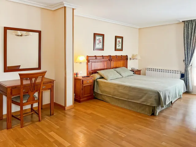 IMPRESIONANTE PROPIEDAD DE 506 M2 EN BUITRAGO: GRAN CASA FAM