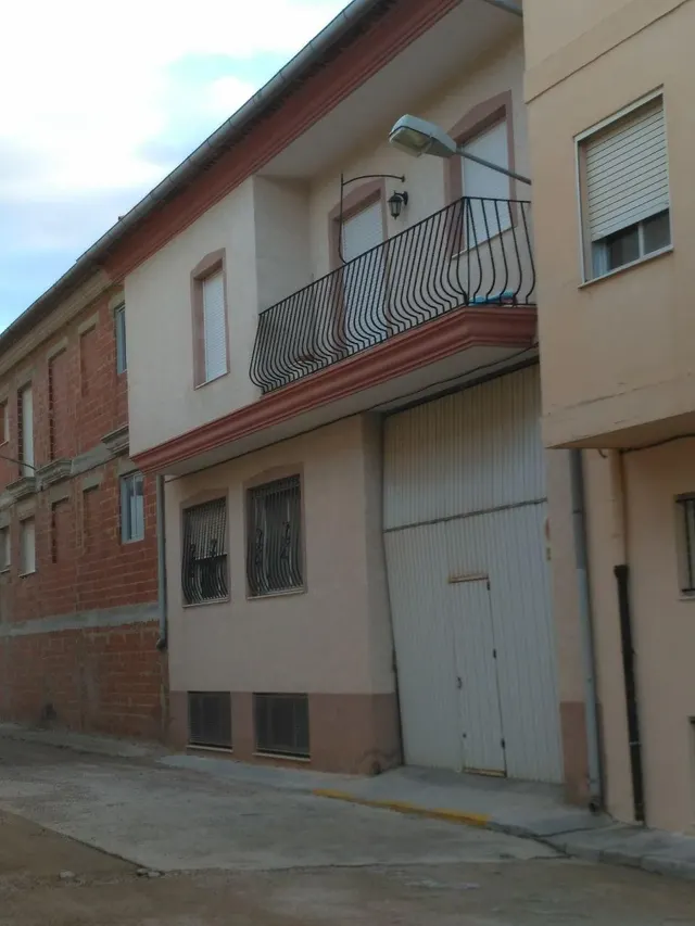 Gran casa señorial esquinera en el Centro de la población
