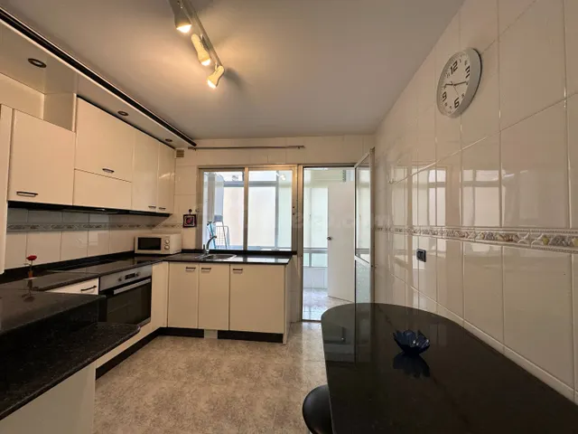 Amplio piso de 4 habitaciones con terraza y garaje en Rúa Er - foto 2
