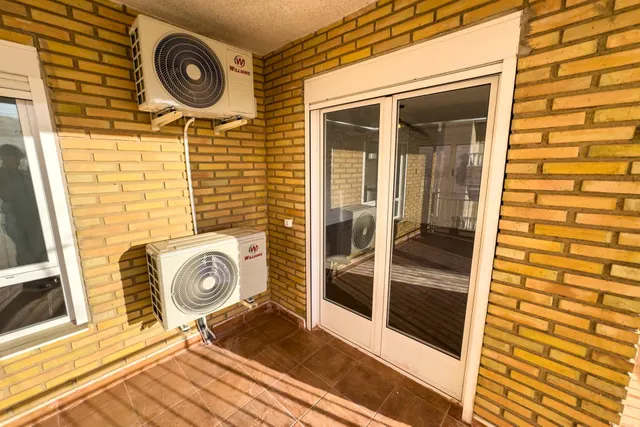 Amplio piso reformado en segunda línea de la Playa del Cura — 142 m2, 4 dormitorios, vistas al mar y orientación suroeste — 30