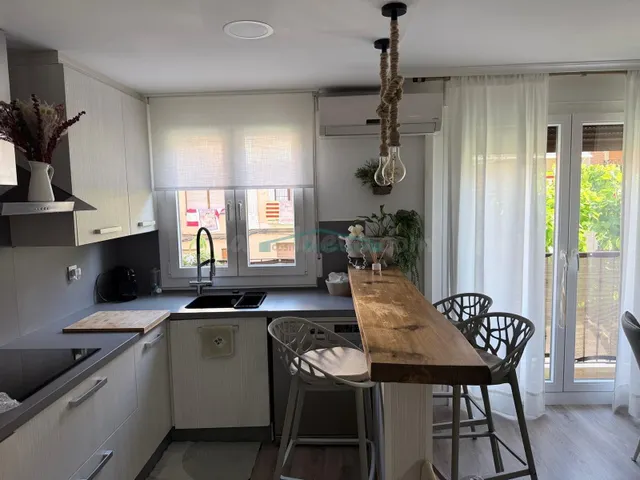 Piso recién renovado con garaje y trastero en Ibi - foto 2