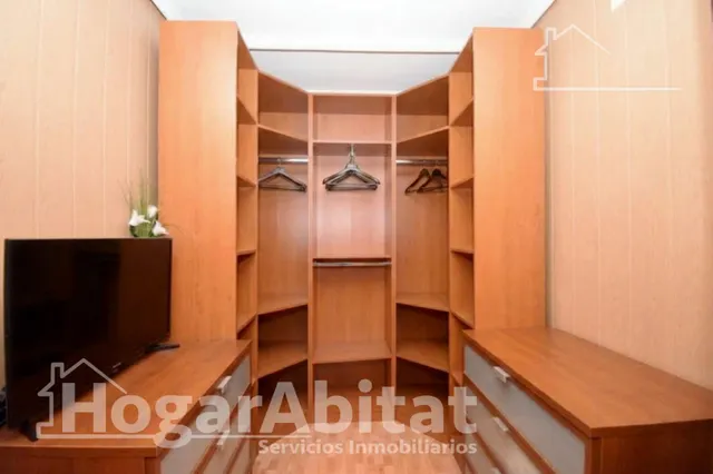 Luz natural y amplitud en este piso esquinero con dos balcones, ascensor y trastero a 100 metros de la playa — 22