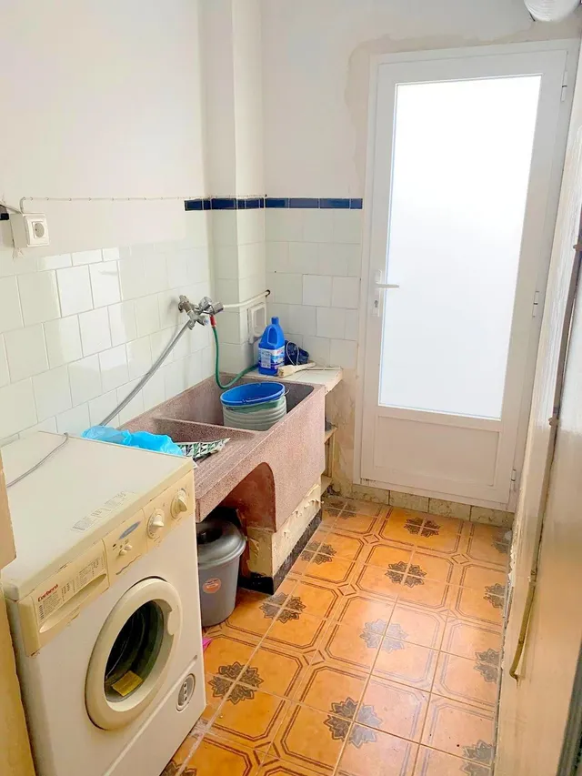 AMPLIA VIVIENDA CON PATIO Y GARAJE — 24