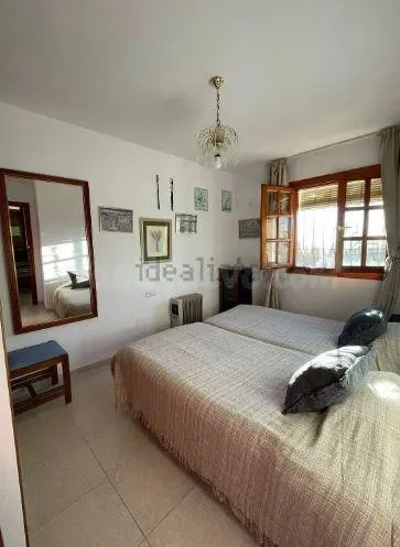 **SE ALQUILA CASA INDEPENDIENTE – CALLE MONTES CARLOS ** — 3