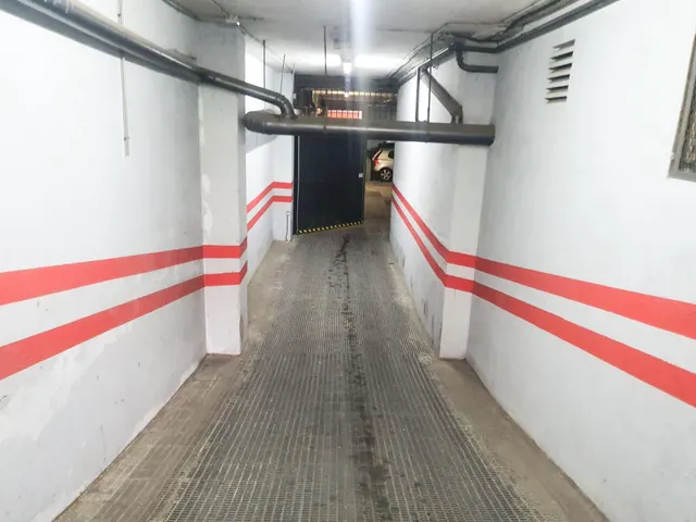 PARKING PARA COCHE + TRASTERO EN PARC I LA LLACUNA - BARCELONA — 13