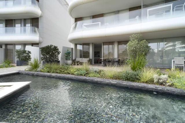 Apartamento de 2 dormitorios con vistas al mar en Estepona — 32