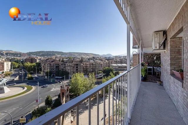 PISO REFORMADO CON VISTAS PANORÁMICAS A UN PASO DEL CENTRO DE GRANADA — 20