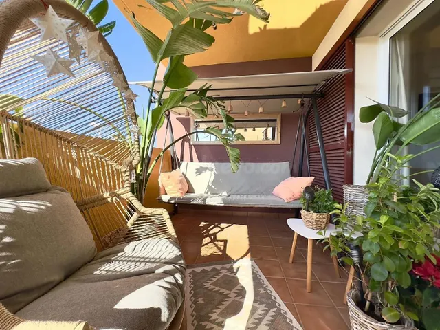 Moderna y Acogedora Vivienda con Balcón y Piscina en Punta P
