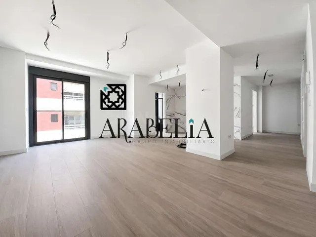 MAGNÍFICO PISO DE OBRA NUEVA A ESTRENAR CON PISCINA EN CIUDA