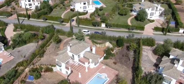 SE VENDE VILLA EN CAMPO DE GOLF GARDEN EN ARCOS DE LA FRONTE - foto 4