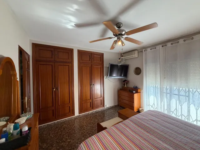 Espectacular Chalet en La Pobla de Vallbona - Ideal para Vivir — 28