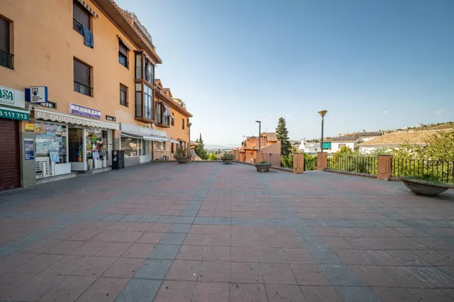 Amplio Local Comercial en Monachil - Oportunidad Única — 11