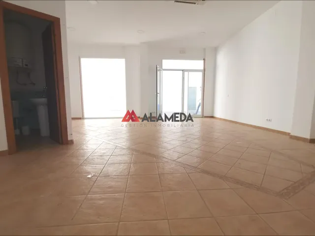LOCAL COMERCIAL EN CENTRO COMERCIAL NOVO CENTER — 11