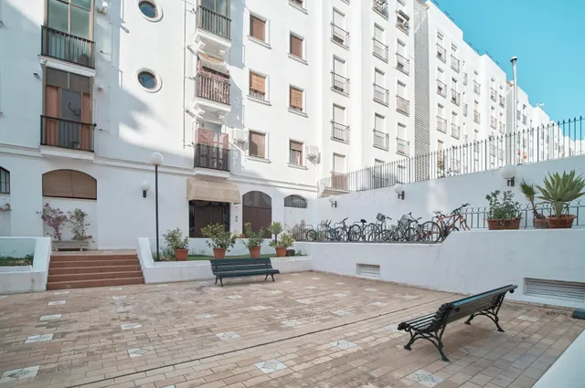Zona Puertas de Sevilla. Vivienda con amplia terraza de 15 m2. — 4