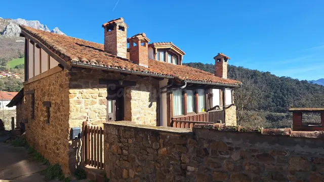 Casa de piedra y madera en venta en Picos de Europa - foto 3