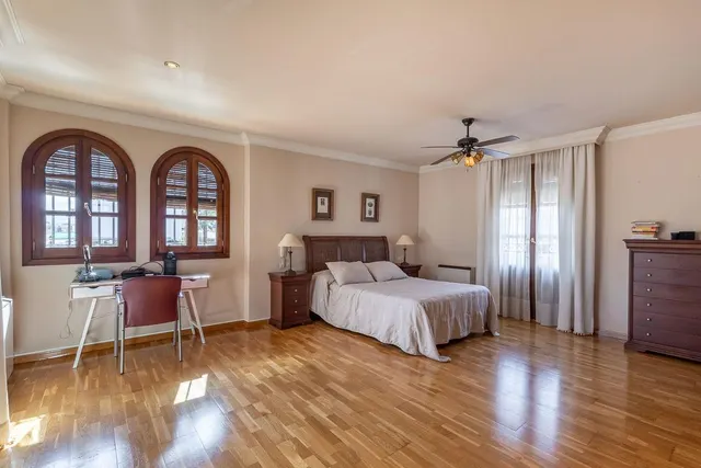 INCREÍBLE CHALET INDEPENDIENTE EN ZONA PRIVILEGIADA — 27