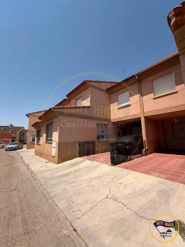 CHALET ADOSADO EN VENTA EN MOTILLA DEL PALANCAR - foto 2