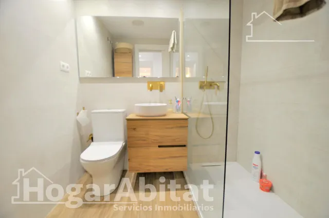 Impecable y reformado en residencial con terraza, piscina y dos plazas de garaje, cerca del centro — 20