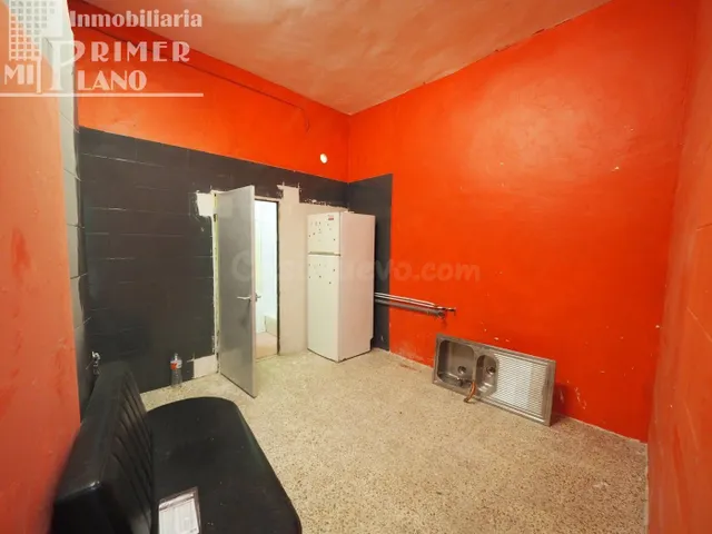 LOCAL COMERCIAL EN EL CENTRO DE TOMELLOSO, POR SÓLO 250 € /M - foto 2