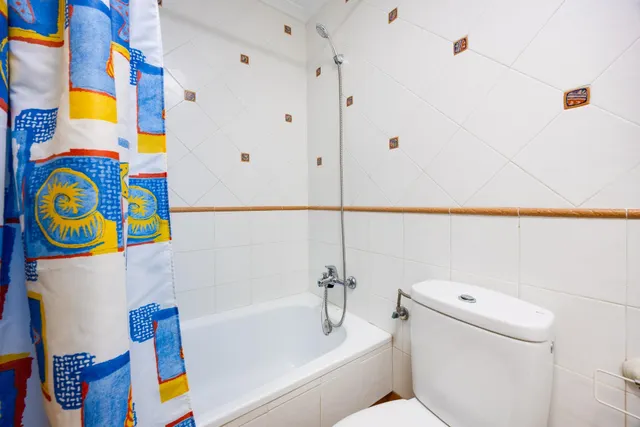Bungalow con 2 jardines, garaje y piscina comunitaria en Torrevieja, los balcones — 21