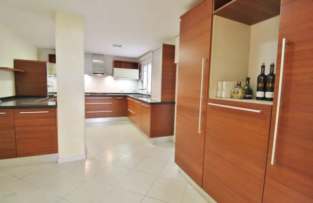 Maravillosa vivienda junto al Corte Inglés. Ahora en oferta. Llámanos. — 22