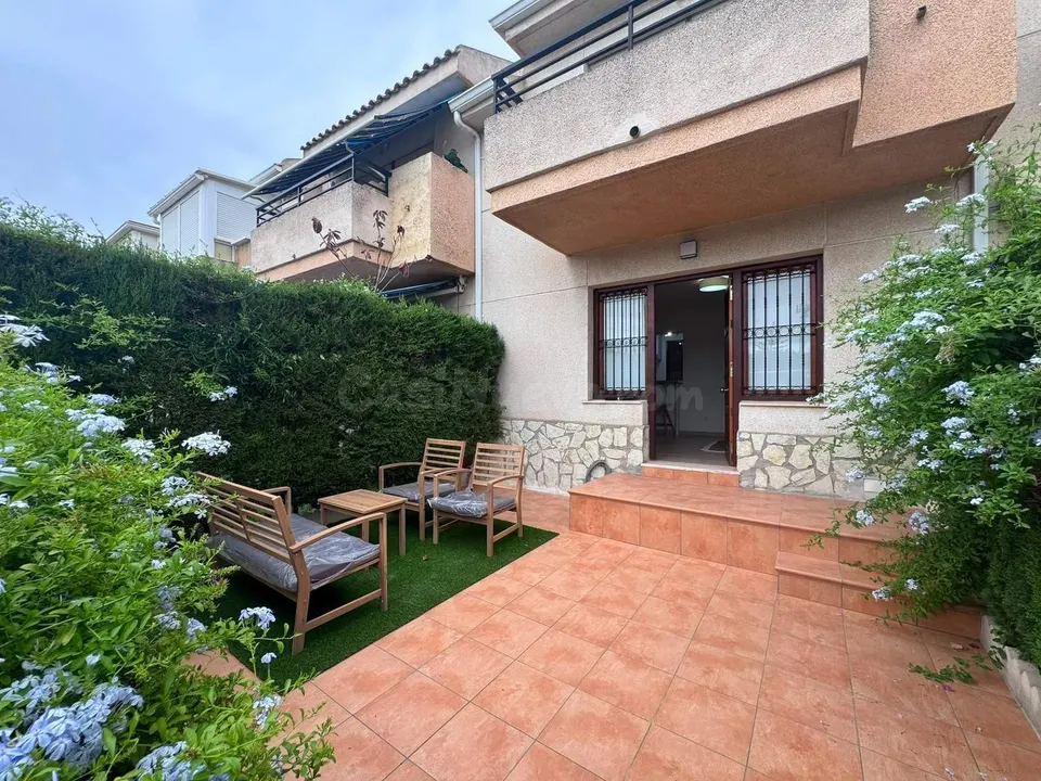 Chalet Reformado con Jardín Privado en San Juan Playa - Alicante