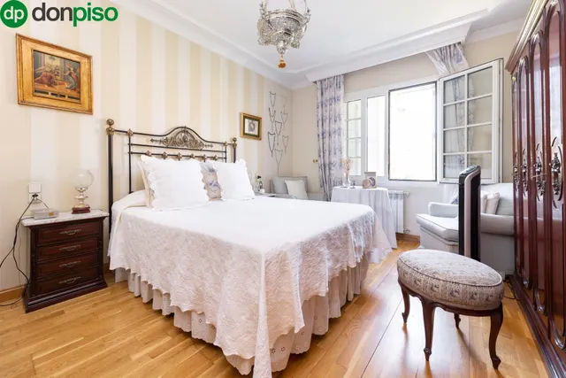 CHALET ADOSADO EN URBANIZACIÓN ADORATRICES — 26