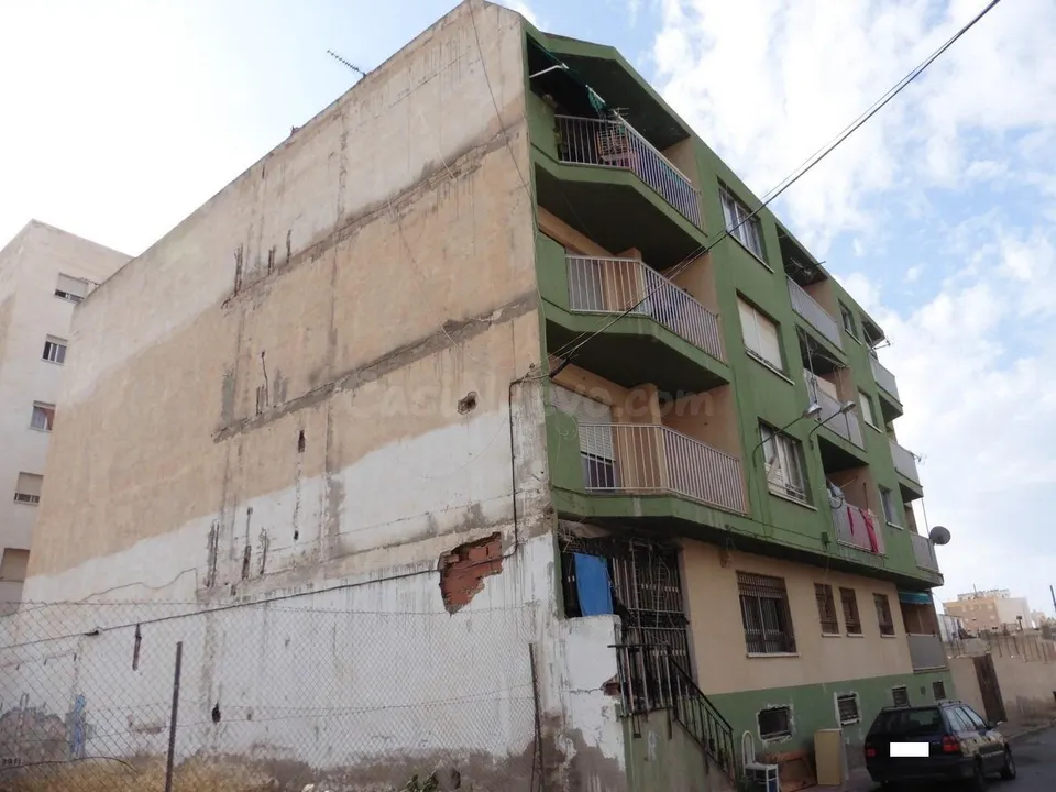 Se vende Piso OKUPADO en Calle Calle del Cementerio 5 Águilas, (Murcia).