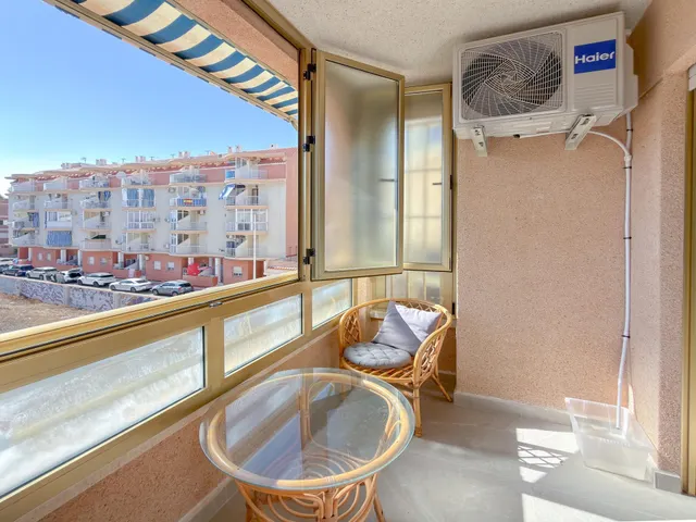 OPORTUNIDAD! Fantástico apartamento reformado con confortable terraza y vistas despejadas (210 Mts playa) — 28