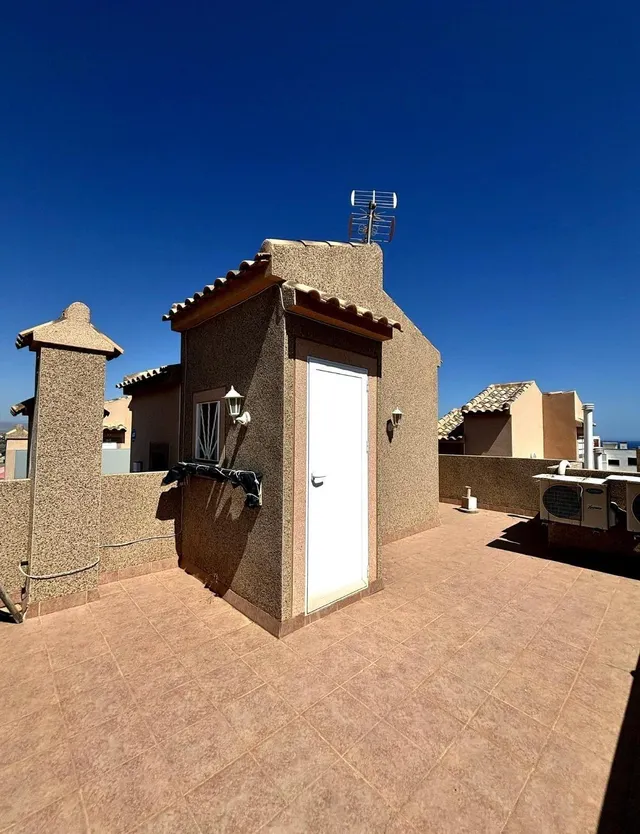 ESPECTACULAR BUNGALOW CON SOLÁRIUM PRIVADO Y VISTAS INCREÍBLES | GRAN ALACANT — 28