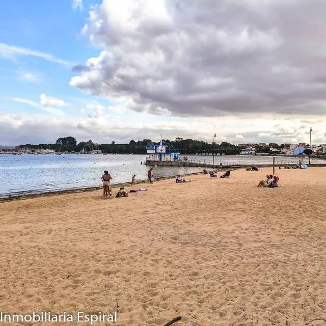 Amplio Local Comercial en Playa de Ares .