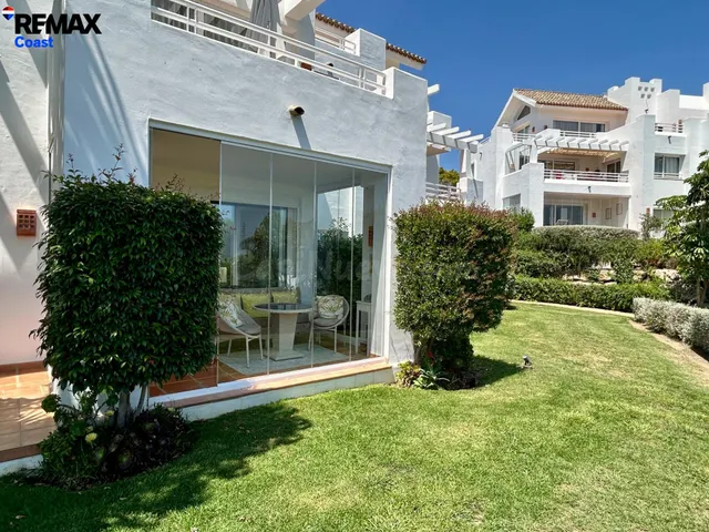 Apartamento en Alcazaba Lagoon con acceso a la Mayor Laguna  - foto 5