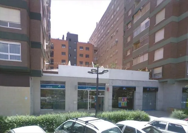 LOCAL COMERCIAL LUMINOSO EN AVDA CID.SIN COMISION - foto 2